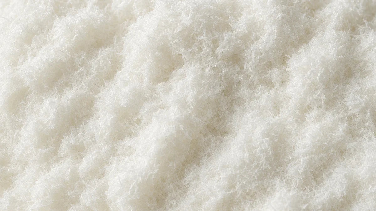 L-tirosina, un polvo cristalino fibroso blanco de finas agujas cortas