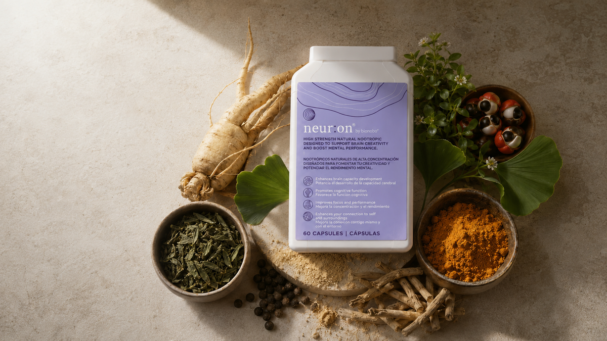 Envase de neur:on rodeado de ginseng, ginkgo, guaraná, té verde y cúrcuma